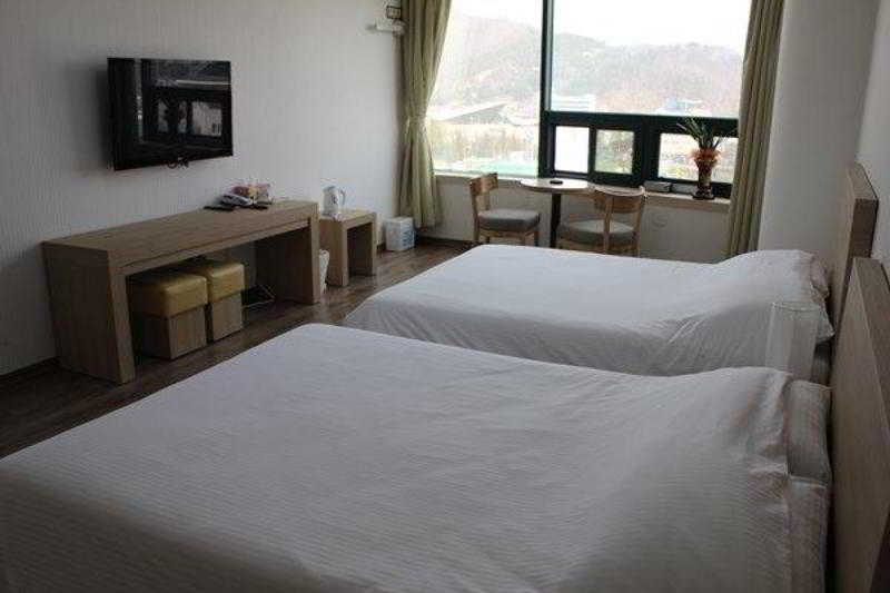Elena Business Hotel Yeosu Esterno foto
