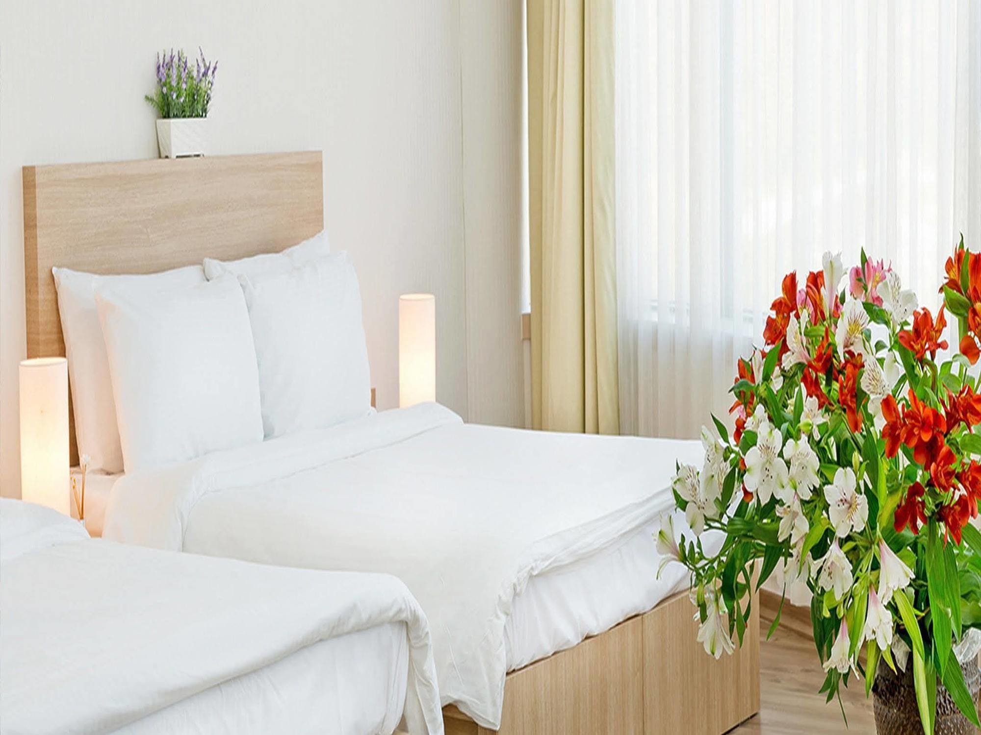 Elena Business Hotel Yeosu Esterno foto