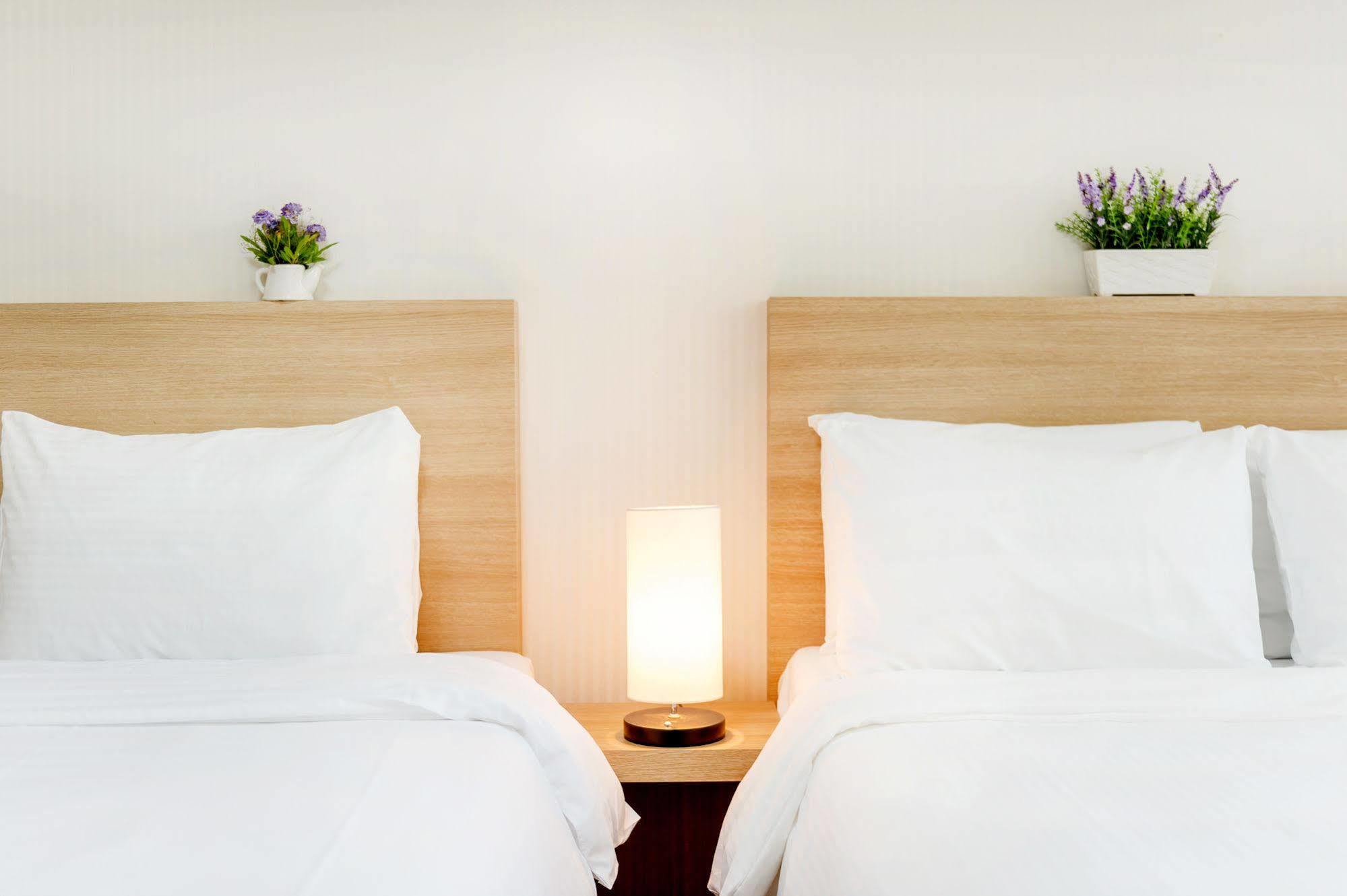Elena Business Hotel Yeosu Esterno foto