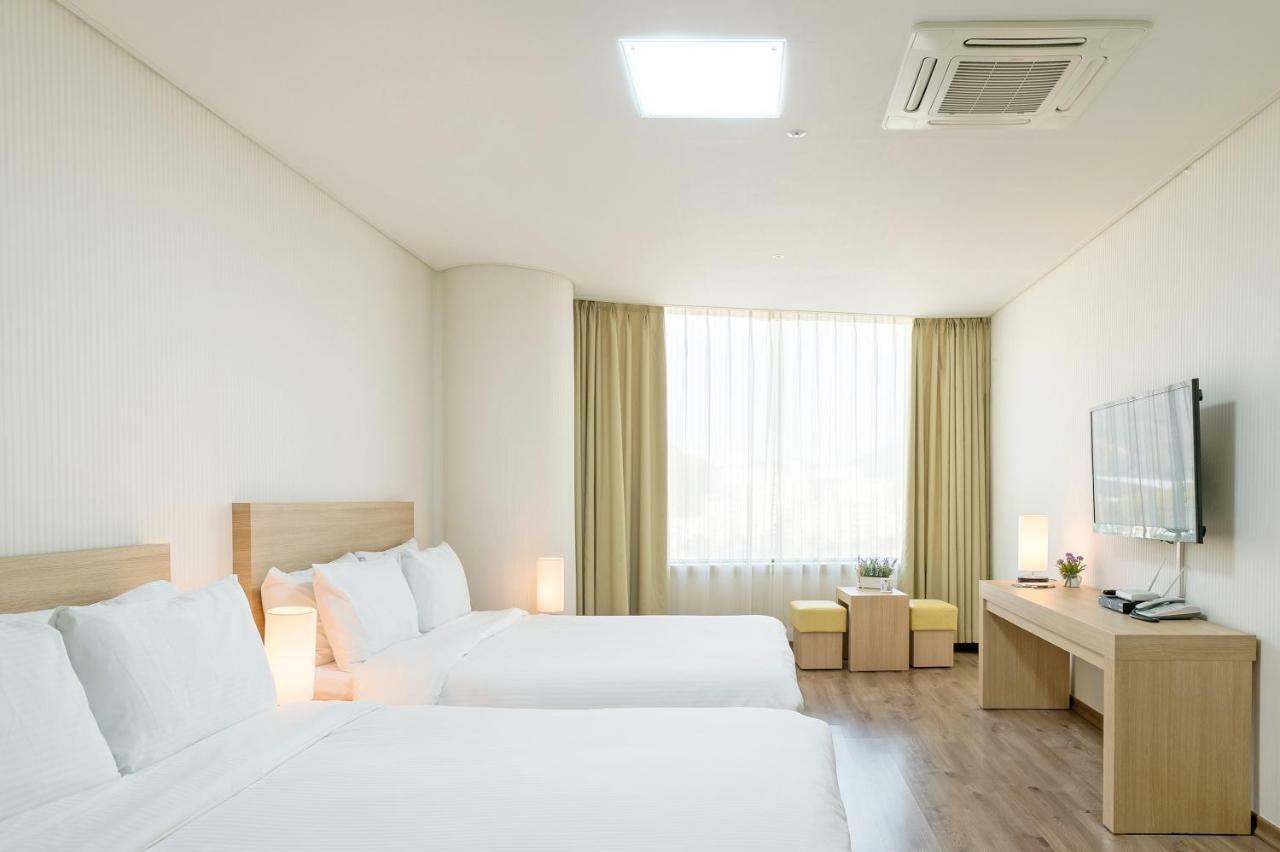 Elena Business Hotel Yeosu Esterno foto